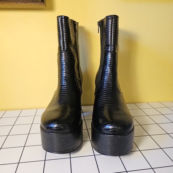 Brand new faux snakeskin boots - Picture 4 of 6